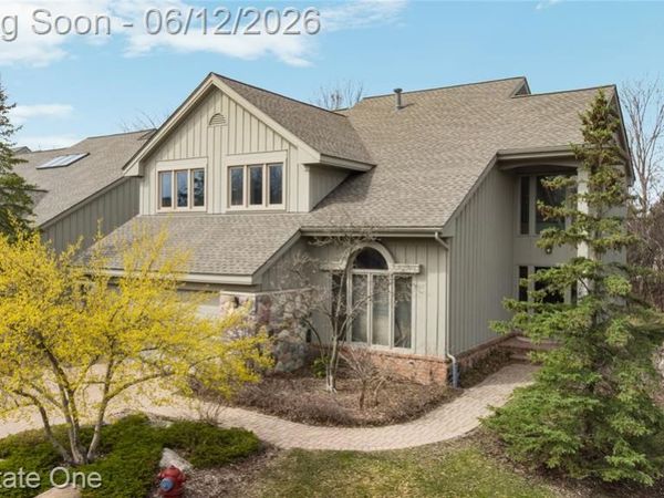 7026 Daventry Woods Drive, West Bloomfield Twp, MI 48322