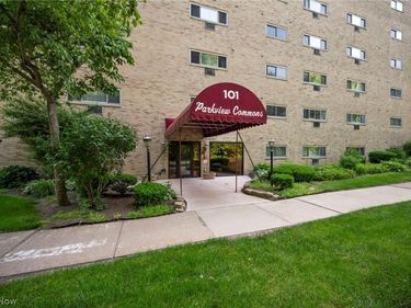 101 S Rocky River Drive, Unit 405, Berea, OH 44017