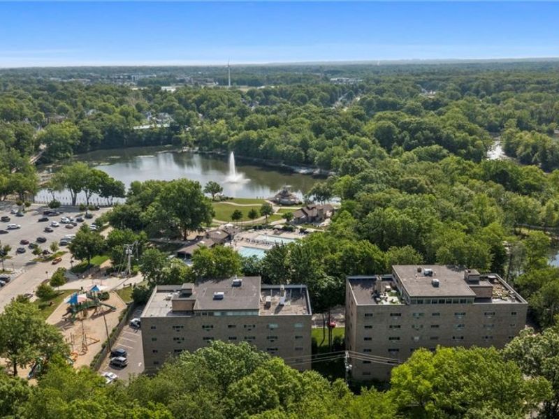 101 S Rocky River Drive , Unit 405, Berea, OH 44017 Photo 2