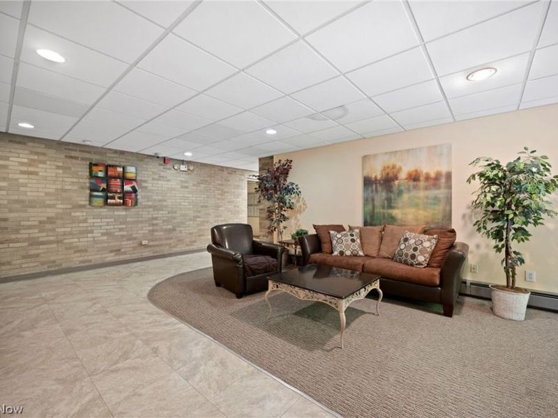 101 S Rocky River Drive , Unit 405, Berea, OH 44017 Photo 3