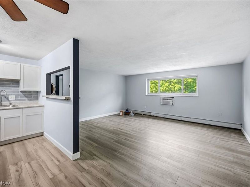 101 S Rocky River Drive , Unit 405, Berea, OH 44017 Photo 7