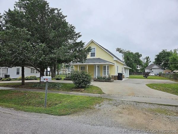 611 E 4th Street , Claremore, OK 74017