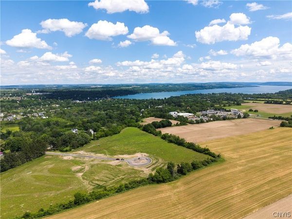 2 Village Meadow Lane Street, Skaneateles, NY 13152