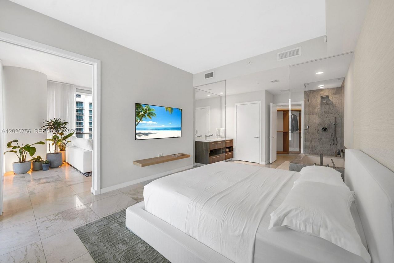 480 NE 31st St , Unit 1701, Miami, FL 33137 Photo