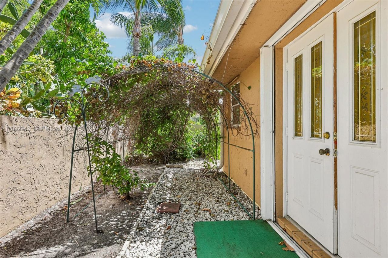 7160 NW 4th Ave, Boca Raton, FL 33487 Photo