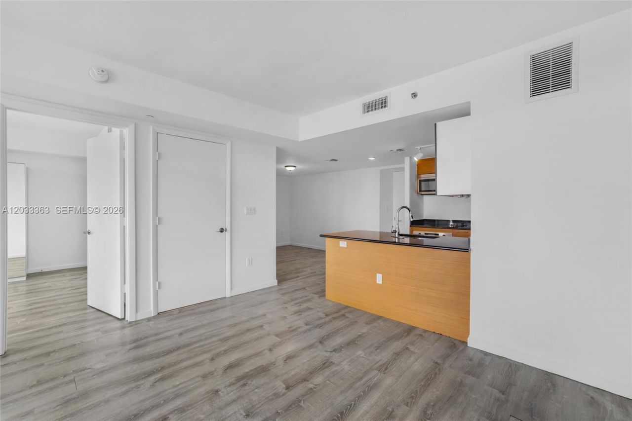 50 Biscayne Blvd , Unit 4307, Miami, FL 33132 Photo