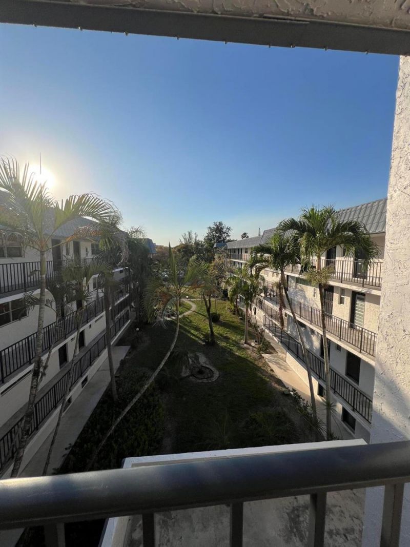 3330 Spanish Moss Terrace , Unit 406, Lauderhill, FL 33319 Photo