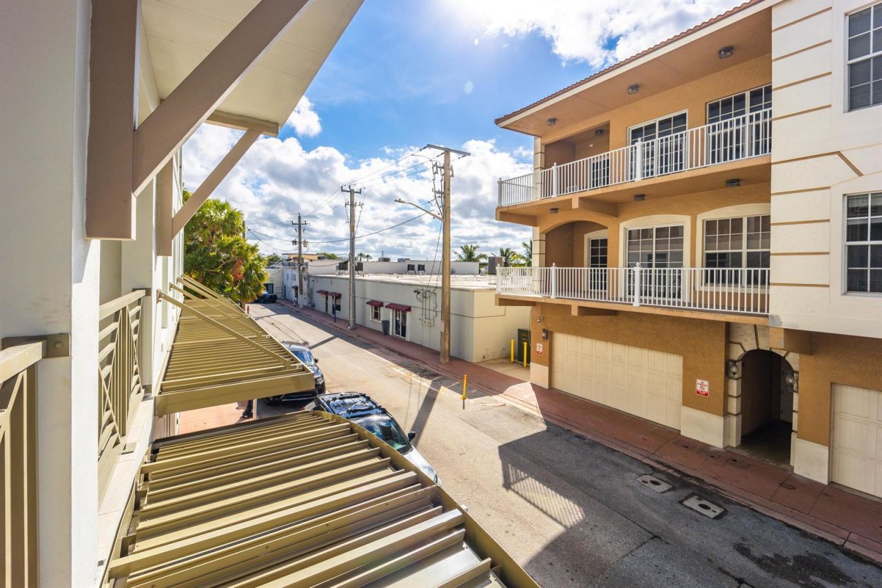 41 SW Seminole Street , Unit 211, Stuart, FL 34994 Photo