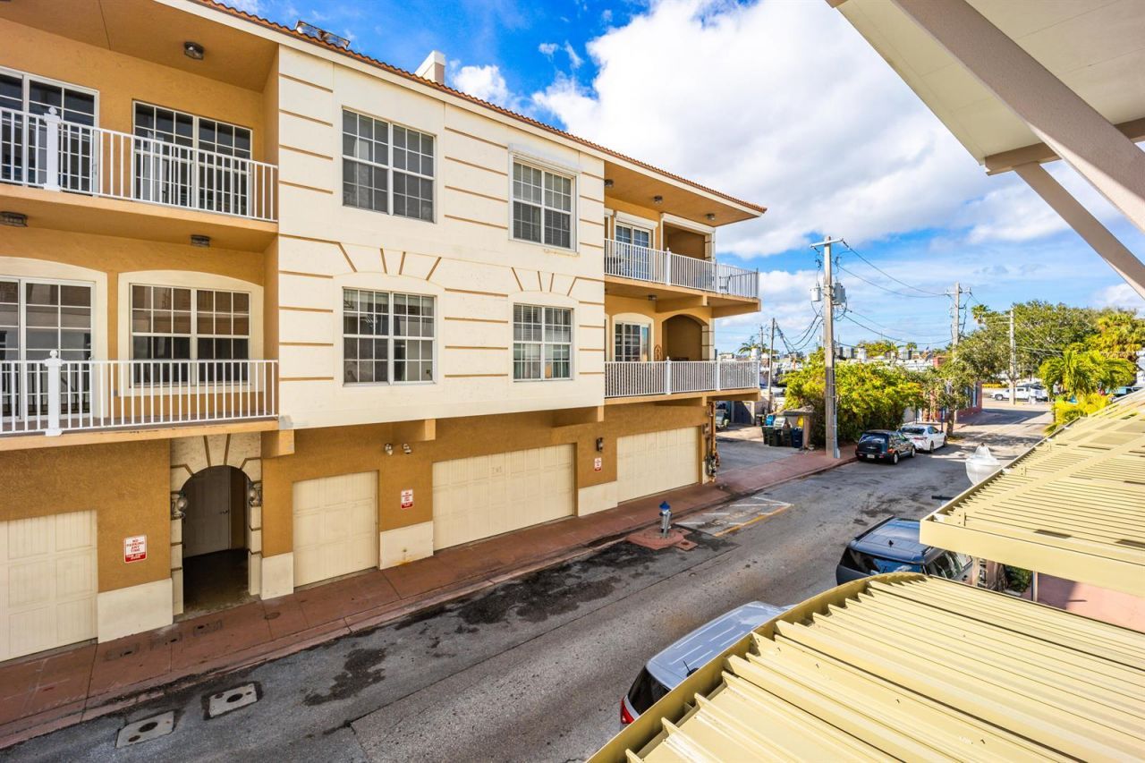 41 SW Seminole Street , Unit 211, Stuart, FL 34994 Photo