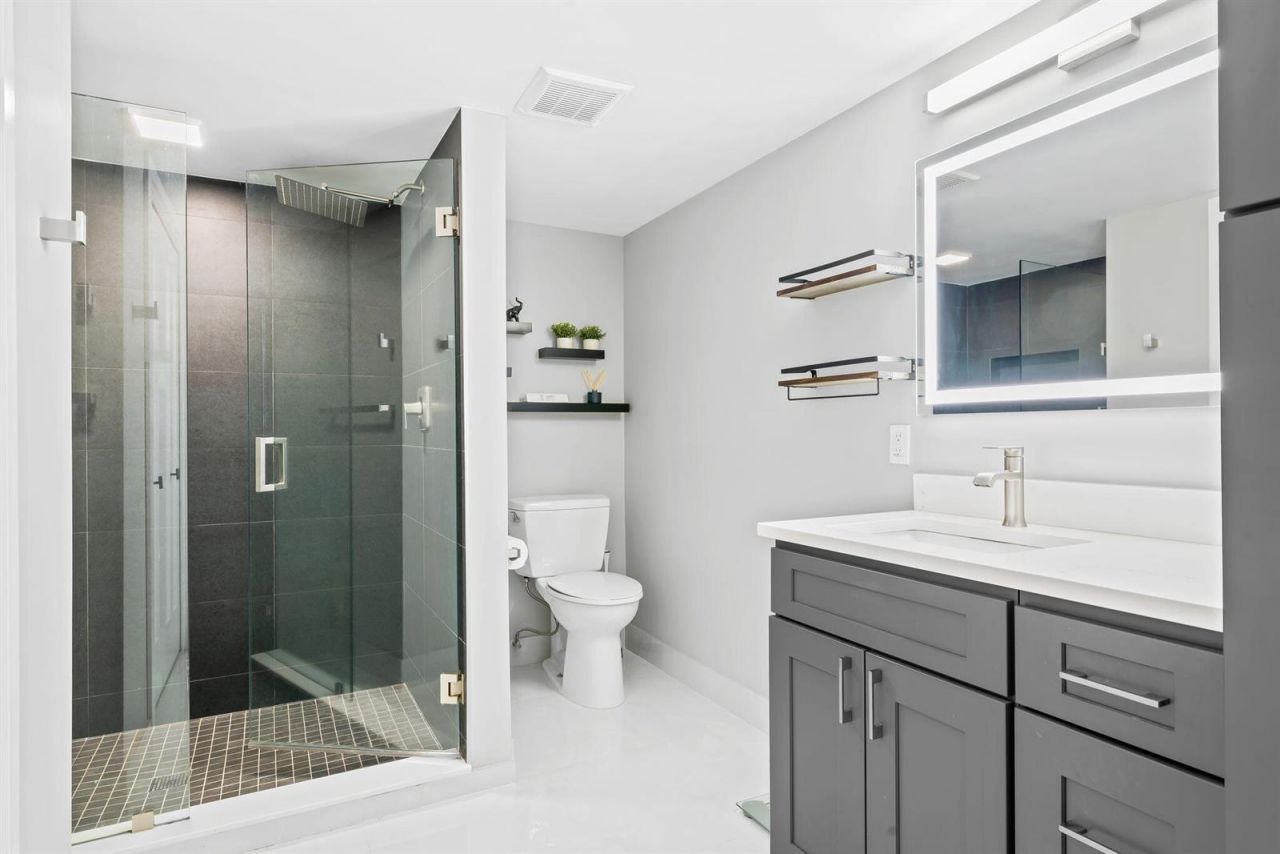 1881 Middle River Drive , Unit 206, Fort Lauderdale, FL 33305 Photo