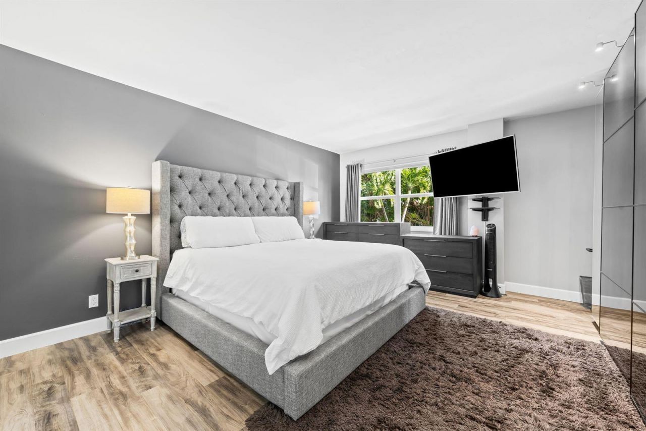 1881 Middle River Drive , Unit 206, Fort Lauderdale, FL 33305 Photo