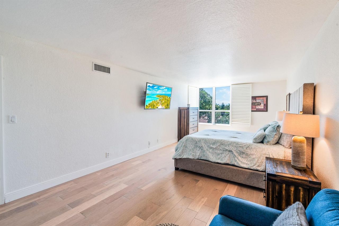 1000 Spanish River Road , Unit 3t, Boca Raton, FL 33432 Photo
