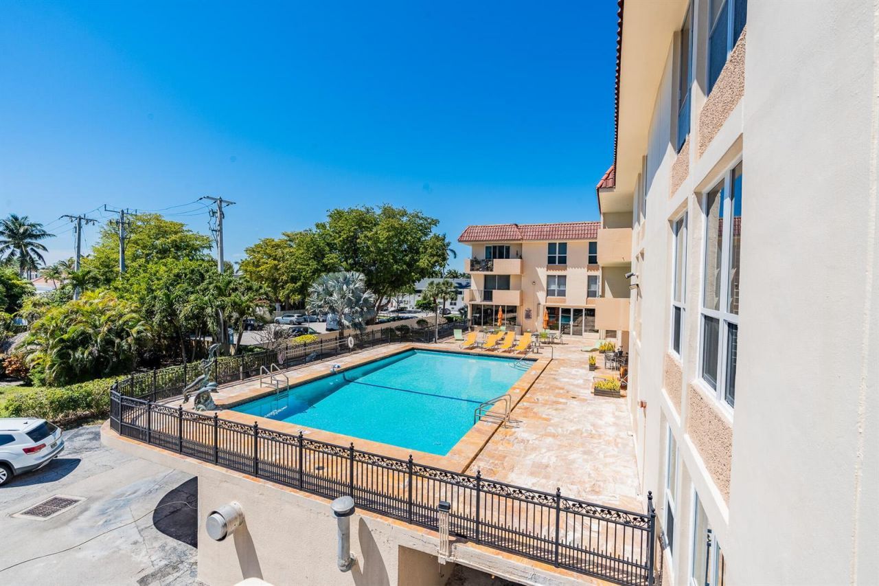 1000 Spanish River Road , Unit 3t, Boca Raton, FL 33432 Photo
