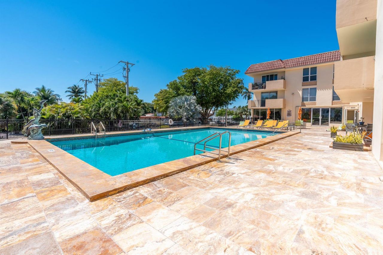 1000 Spanish River Road , Unit 3t, Boca Raton, FL 33432 Photo