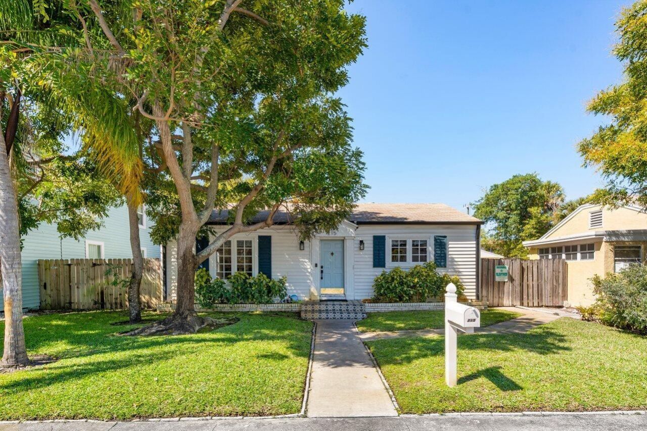 215 S Palmway , Lake Worth, FL 33460 Photo