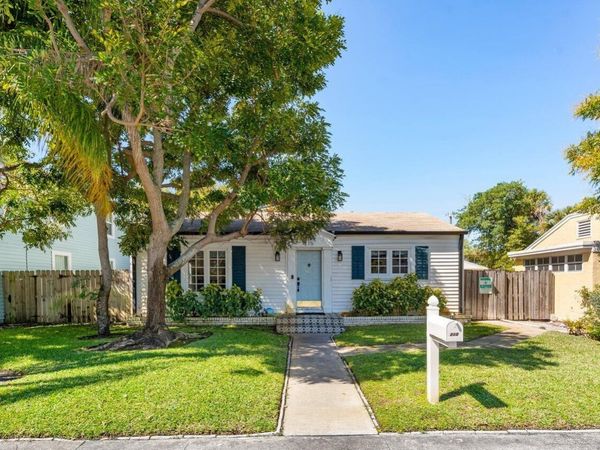 215 S Palmway , Lake Worth, FL 33460