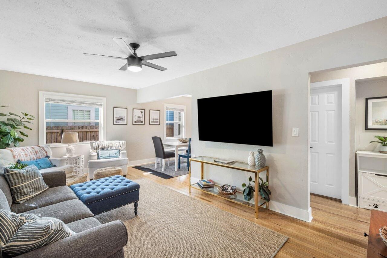 215 S Palmway , Lake Worth, FL 33460 Photo