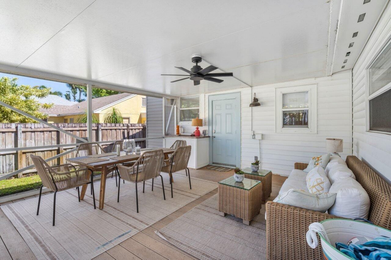 215 S Palmway , Lake Worth, FL 33460 Photo