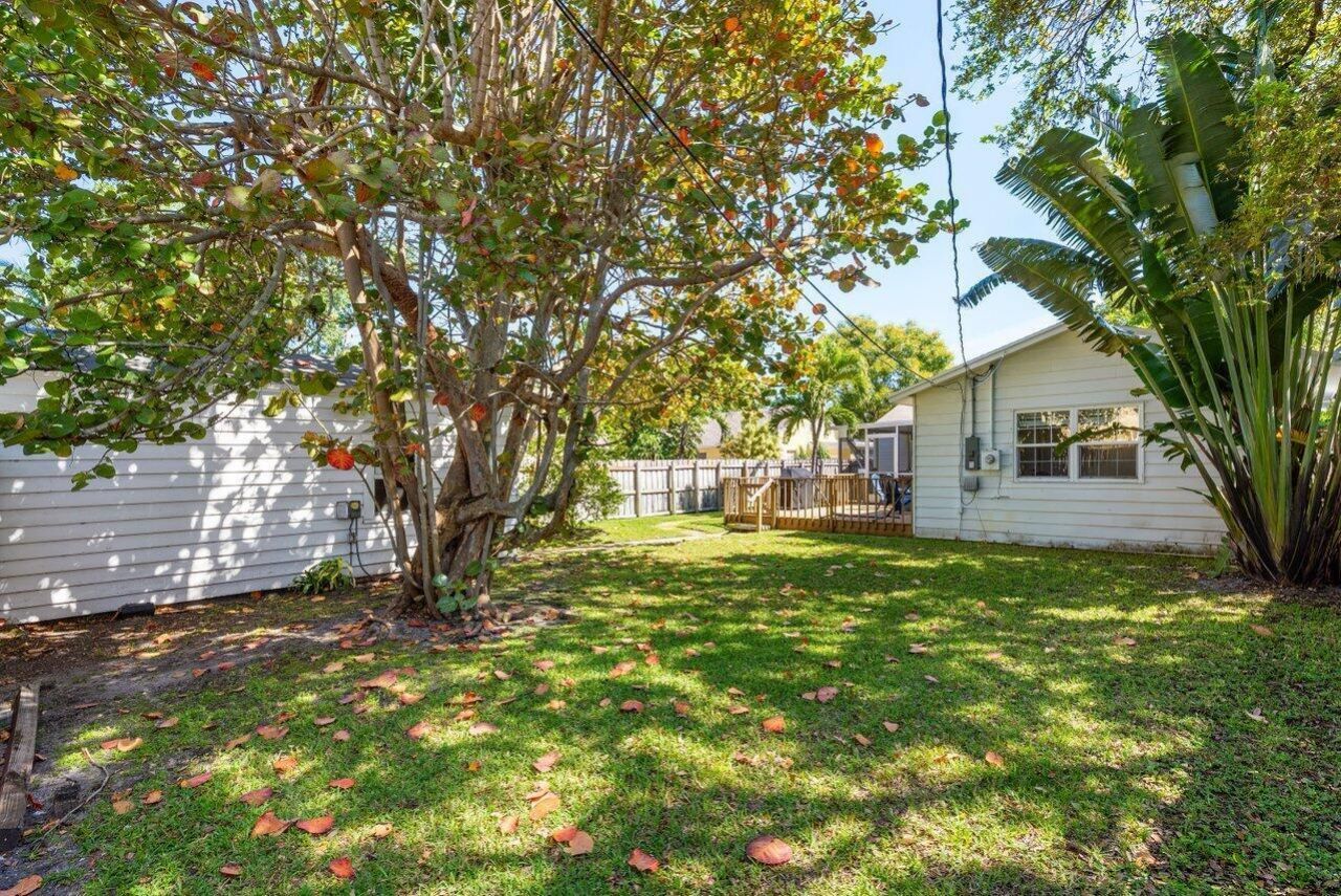 215 S Palmway , Lake Worth, FL 33460 Photo