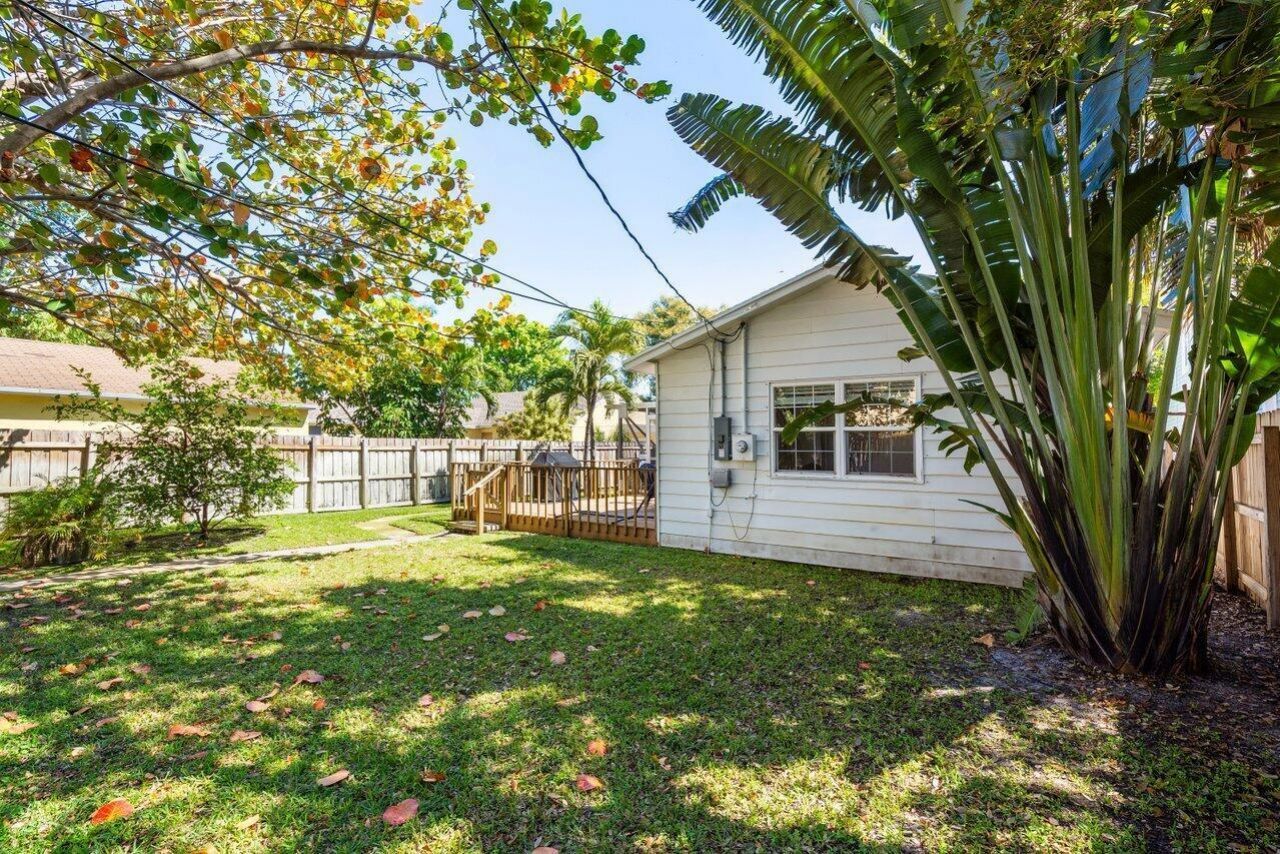 215 S Palmway , Lake Worth, FL 33460 Photo