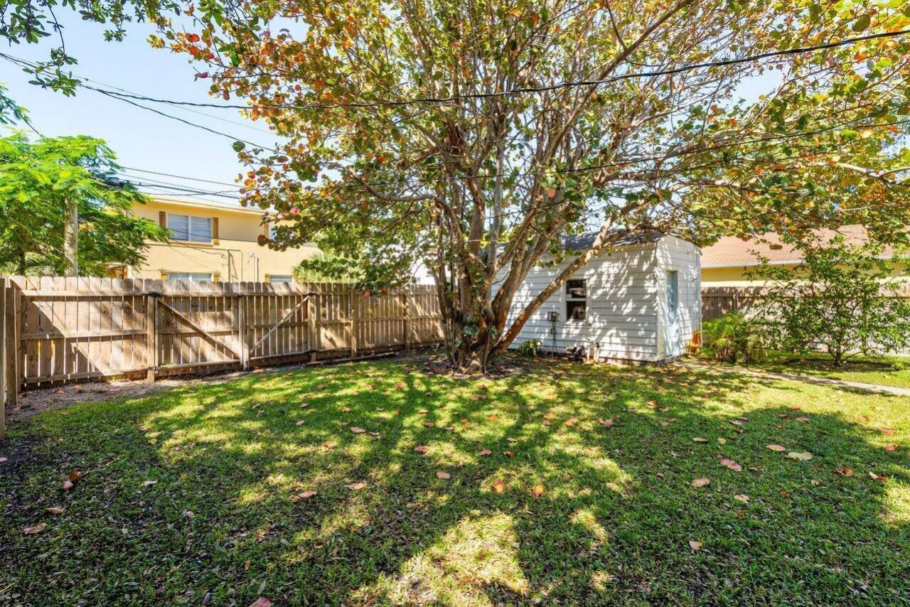 215 S Palmway , Lake Worth, FL 33460 Photo