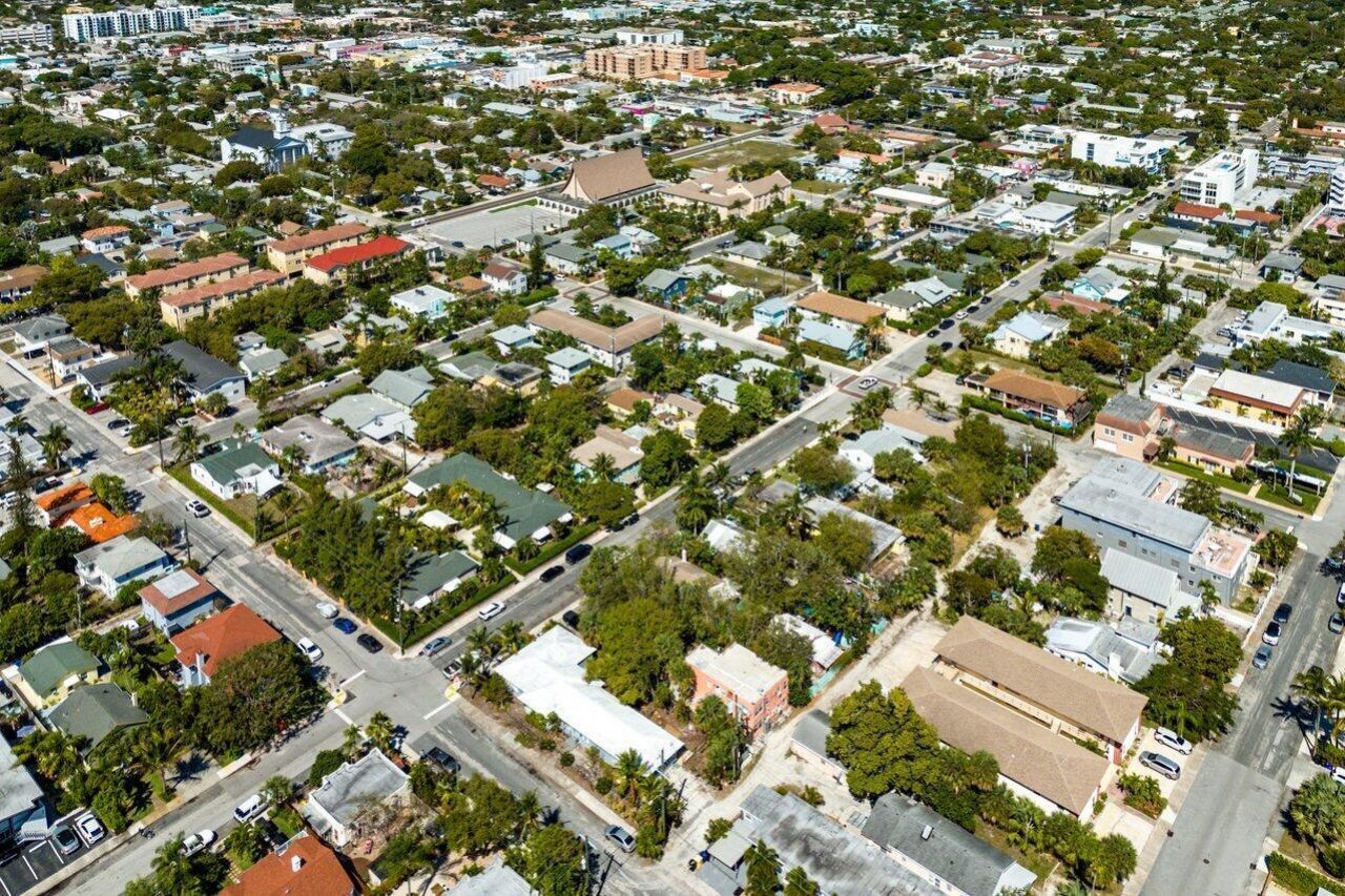 215 S Palmway , Lake Worth, FL 33460 Photo