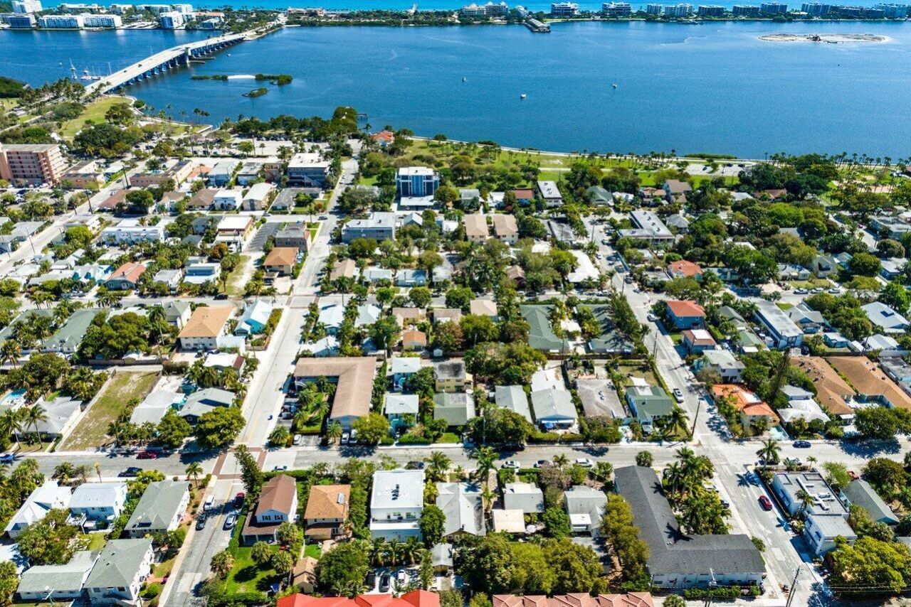 215 S Palmway , Lake Worth, FL 33460 Photo