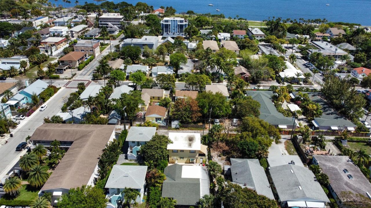 215 S Palmway , Lake Worth, FL 33460 Photo