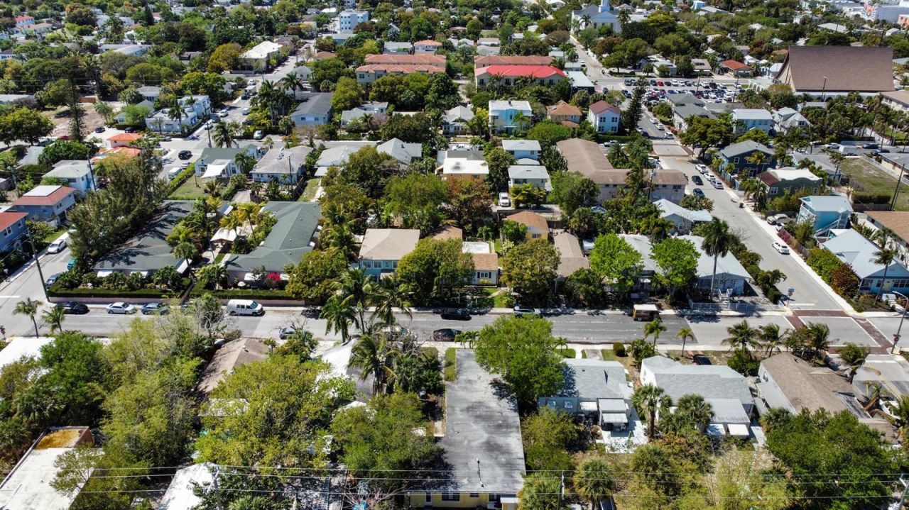215 S Palmway , Lake Worth, FL 33460 Photo