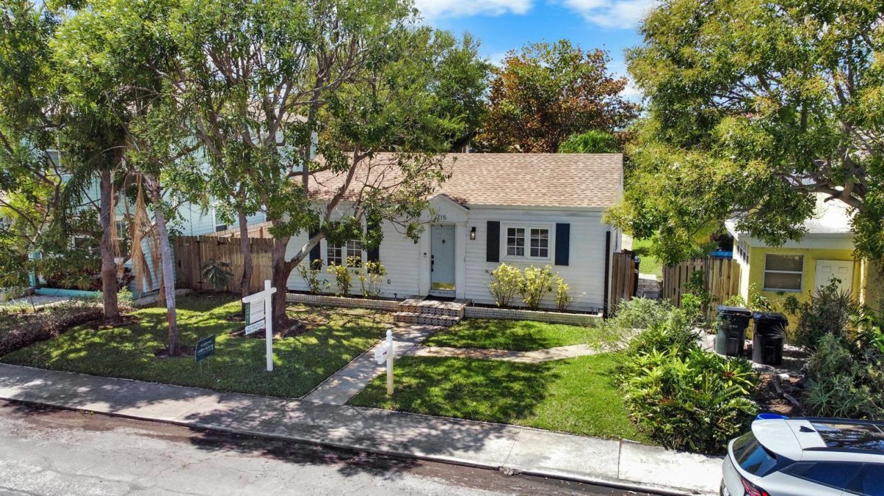 215 S Palmway , Lake Worth, FL 33460 Photo