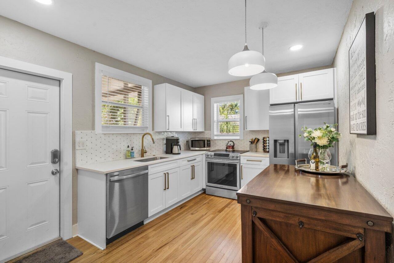 215 S Palmway , Lake Worth, FL 33460 Photo