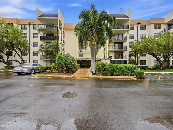 6195 Rock Island Road , Unit 210, Tamarac, FL 33319