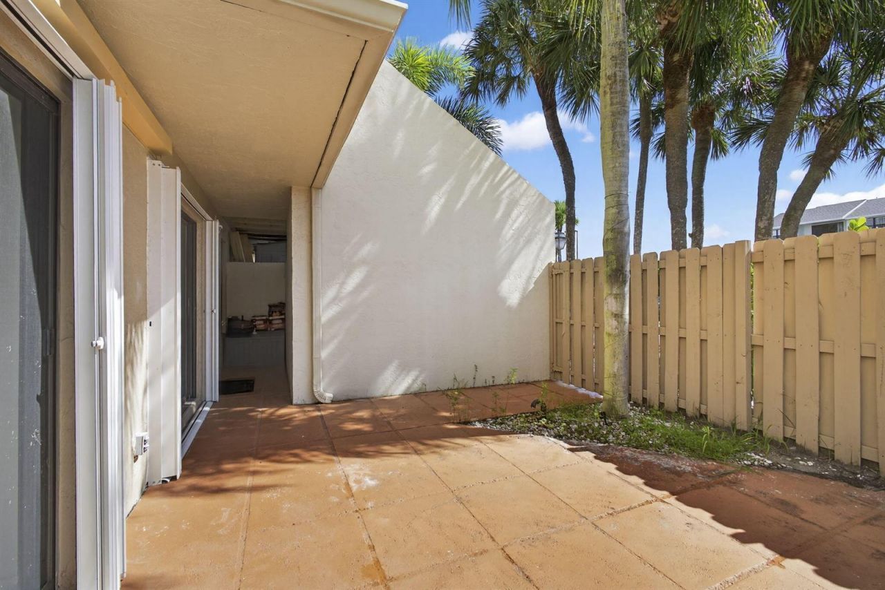 612 Executive Center Drive , Unit 3107, West Palm Beach, FL 33401 Photo