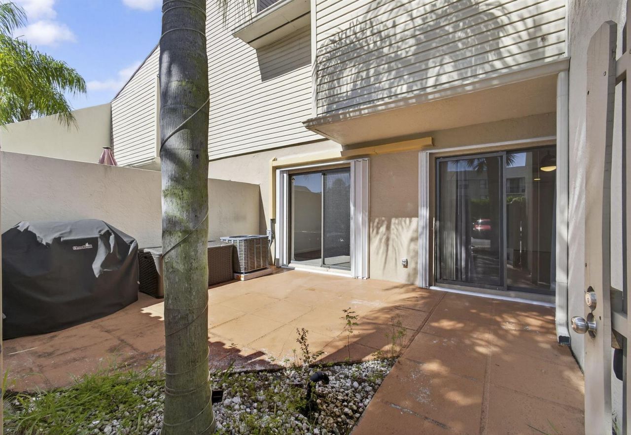 612 Executive Center Drive , Unit 3107, West Palm Beach, FL 33401 Photo