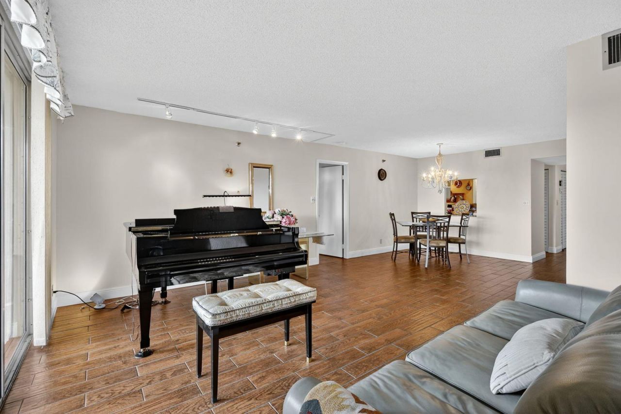 5340 NW 2nd Avenue , Unit 421, Boca Raton, FL 33487 Photo