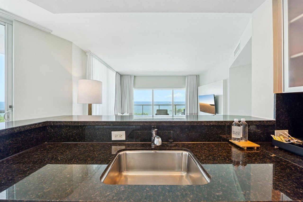 505 N Fort Lauderdale Beach Boulevard , Unit 818, Fort Lauderdale, FL 33304 Photo