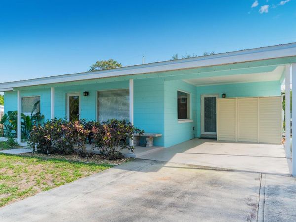 2574 NE Roberta Street , Jensen Beach, FL 34957