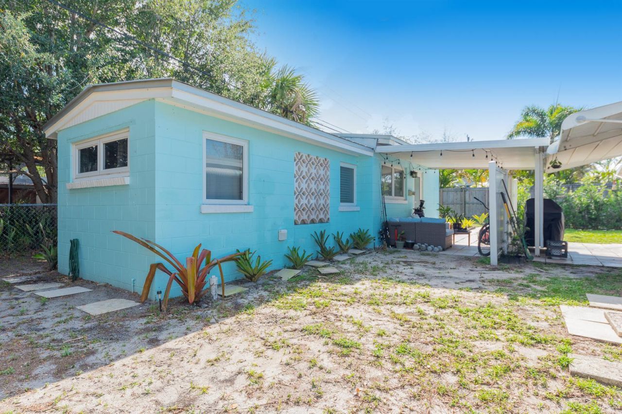2574 NE Roberta Street , Jensen Beach, FL 34957 Photo