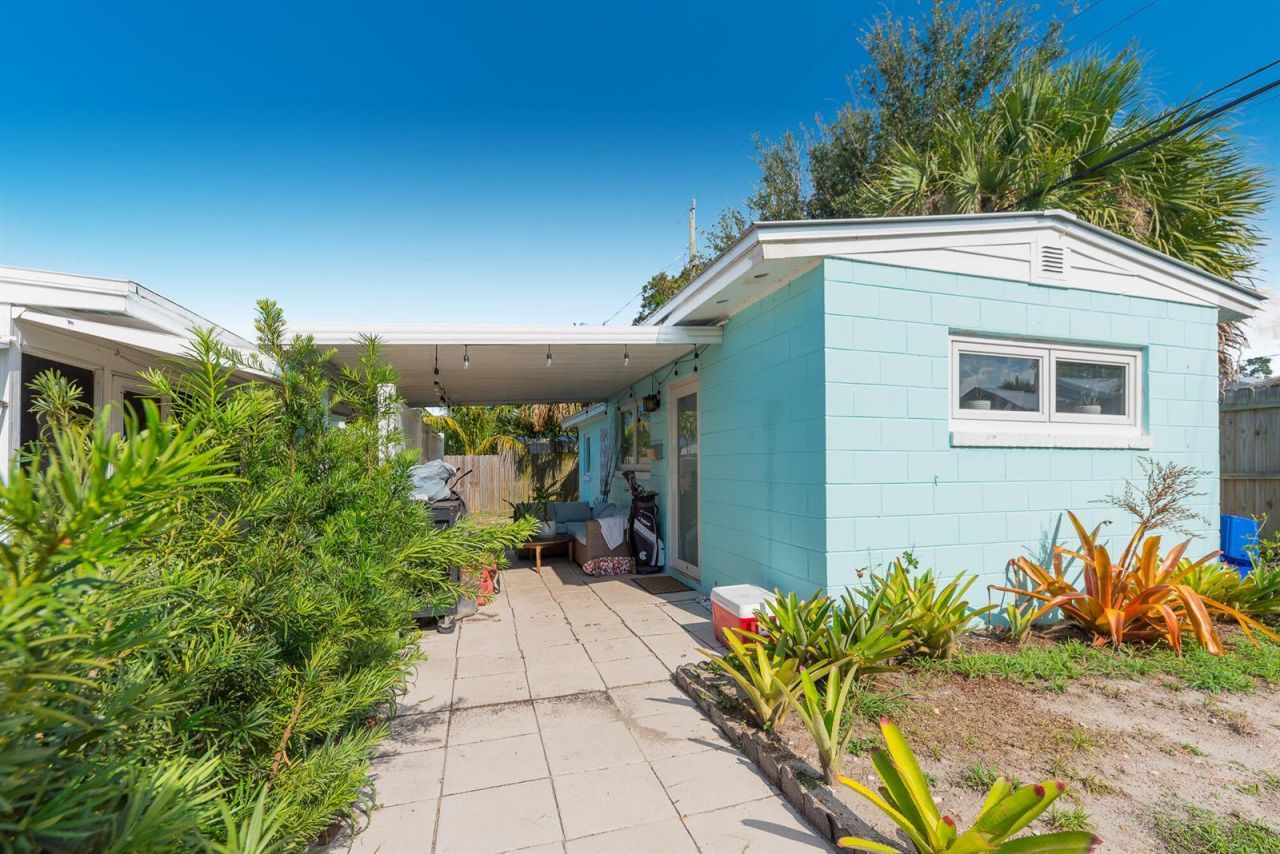 2574 NE Roberta Street , Jensen Beach, FL 34957 Photo