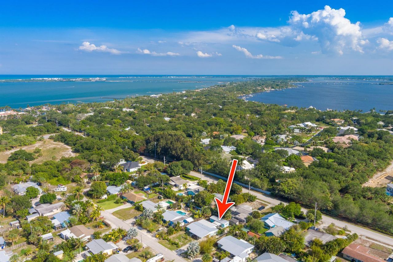 2574 NE Roberta Street , Jensen Beach, FL 34957 Photo