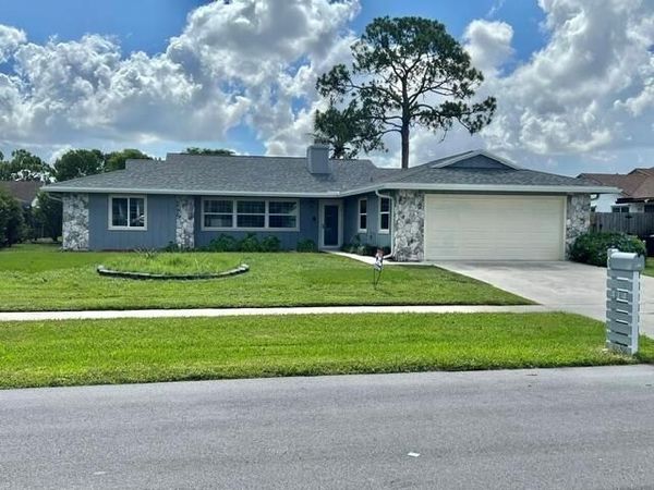 414 Las Palmas Street , Royal Palm Beach, FL 33411