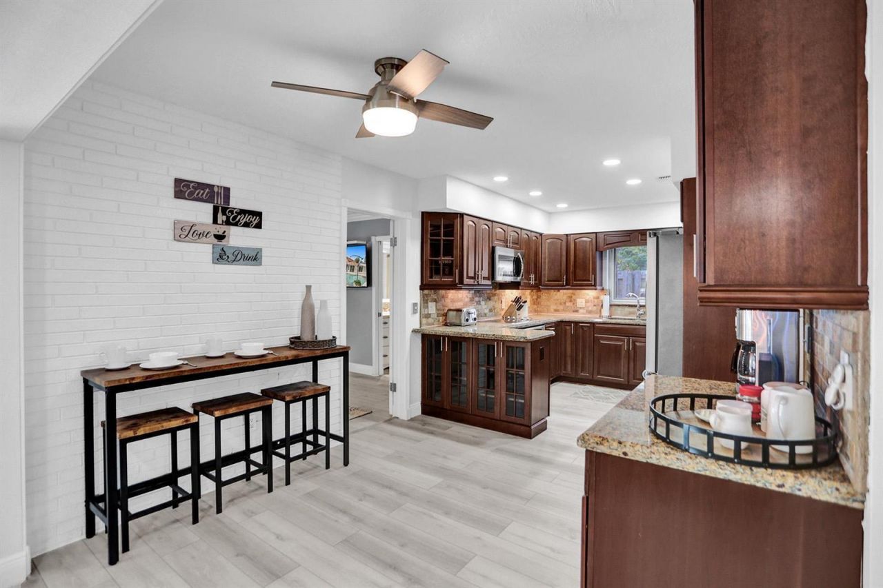 470 SE 4th Court , Pompano Beach, FL 33060 Photo