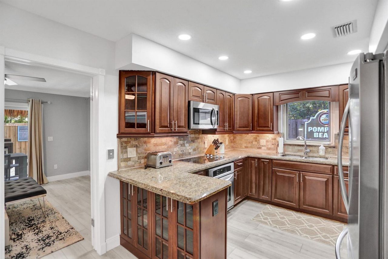 470 SE 4th Court , Pompano Beach, FL 33060 Photo
