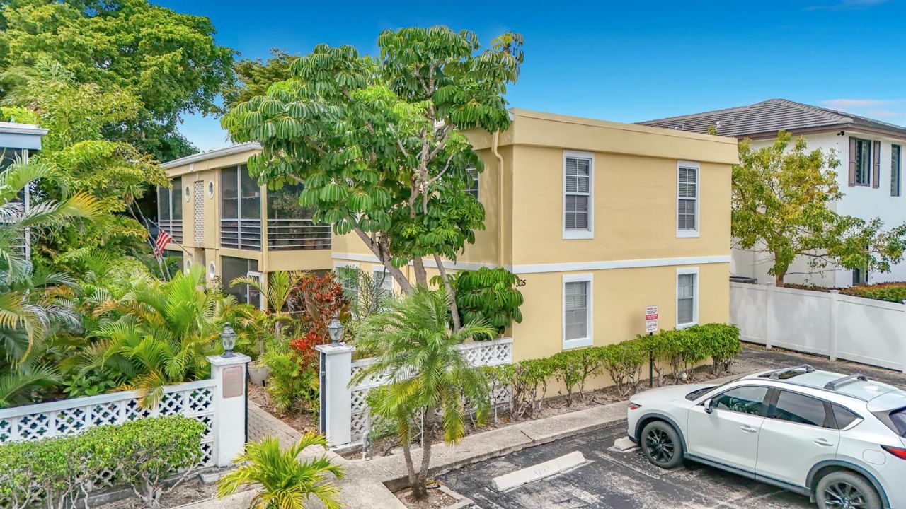 305 SE 11th Avenue , Unit D, Pompano Beach, FL 33060 Photo