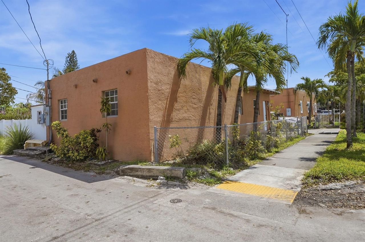 1959 Pierce Street , Hollywood, FL 33020 Photo