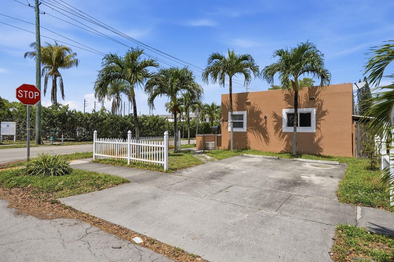 1959 Pierce Street , Hollywood, FL 33020 Photo