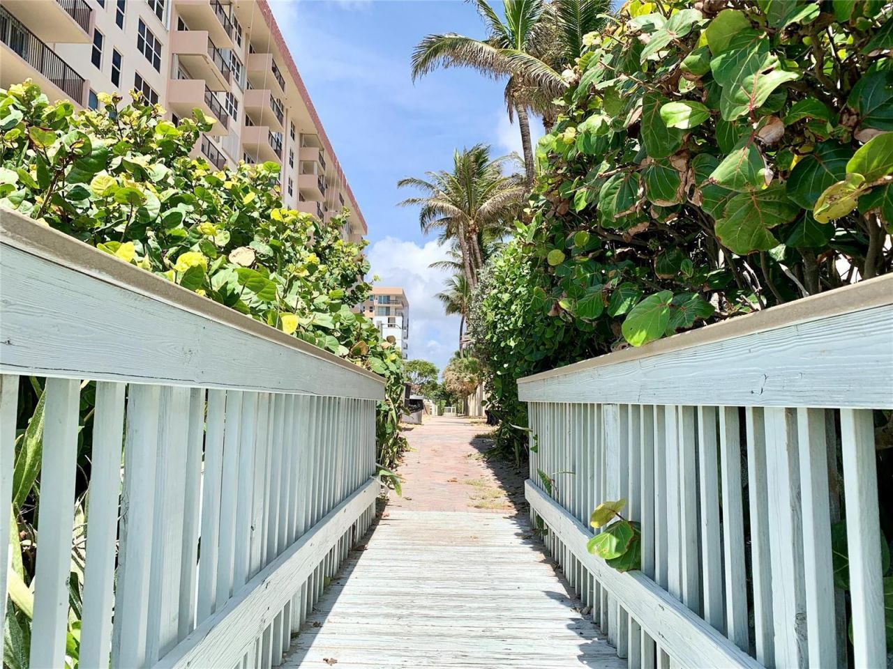 1150 Hillsboro Mile , Unit 207, Hillsboro Beach, FL 33062 Photo