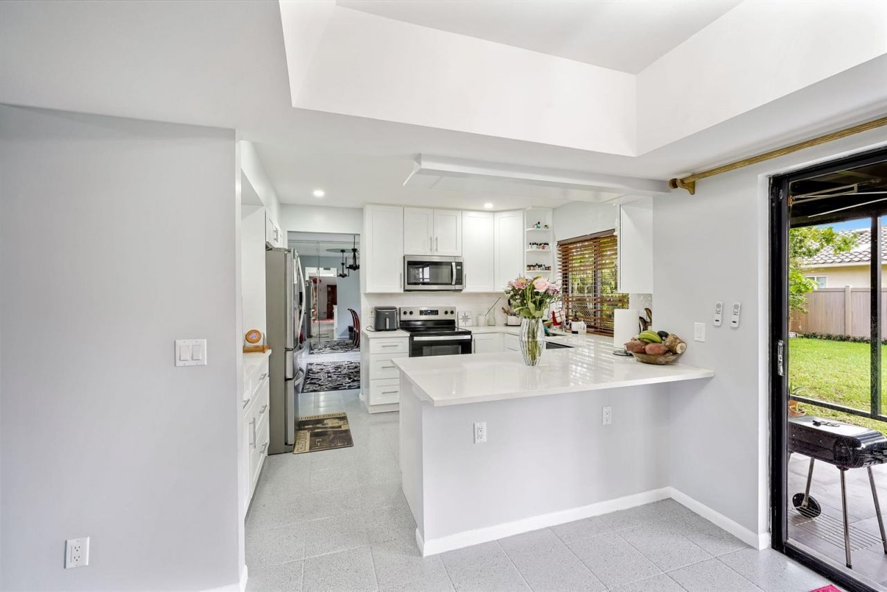 6840 W Wedgewood Avenue , Davie, FL 33331 Photo