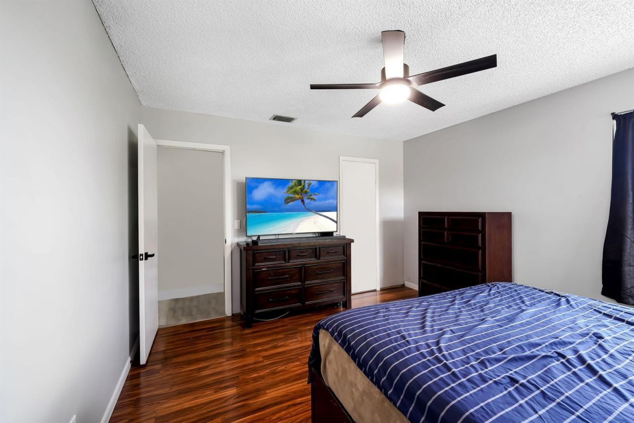 6840 W Wedgewood Avenue , Davie, FL 33331 Photo