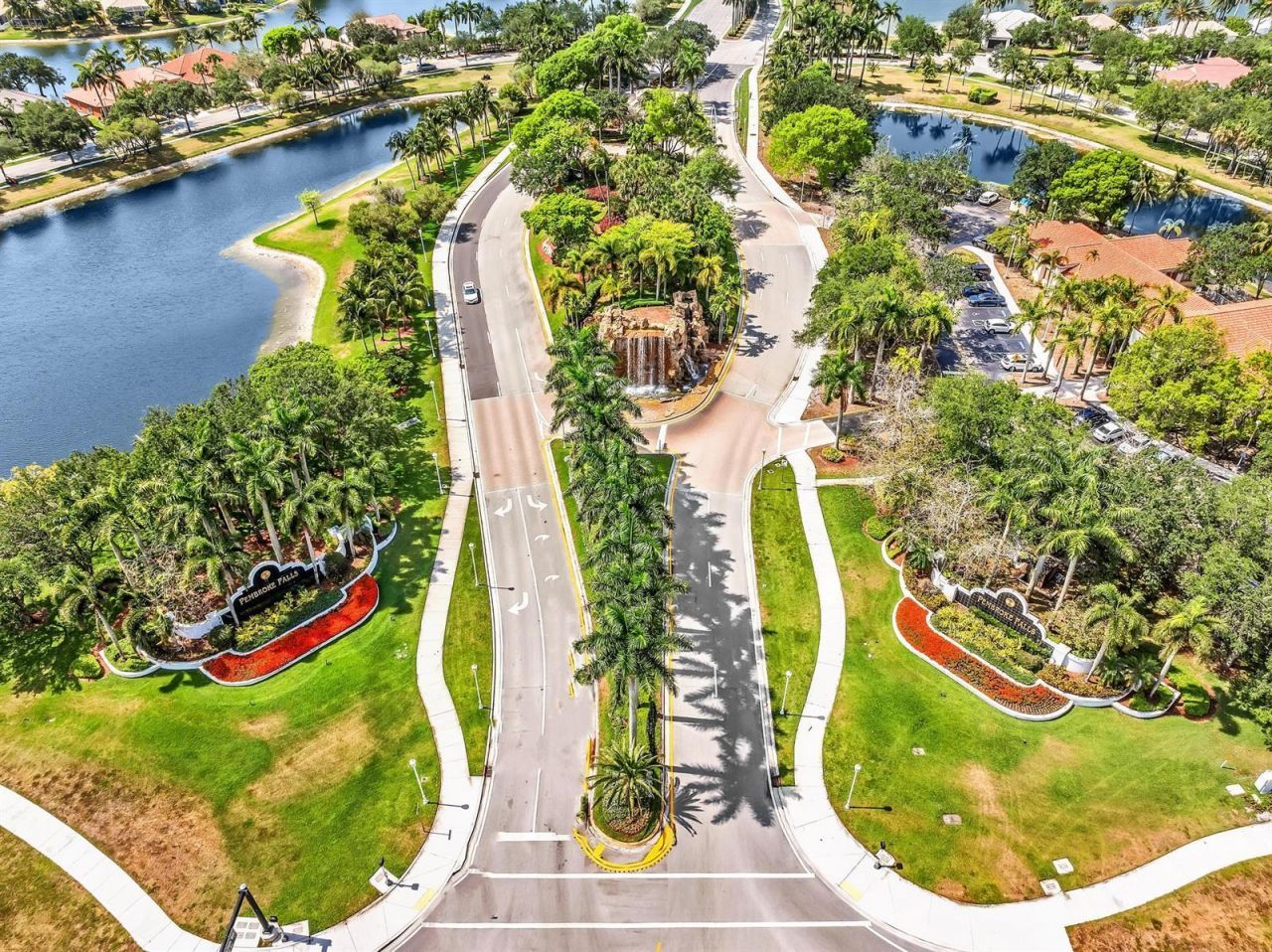 6840 W Wedgewood Avenue , Davie, FL 33331 Photo